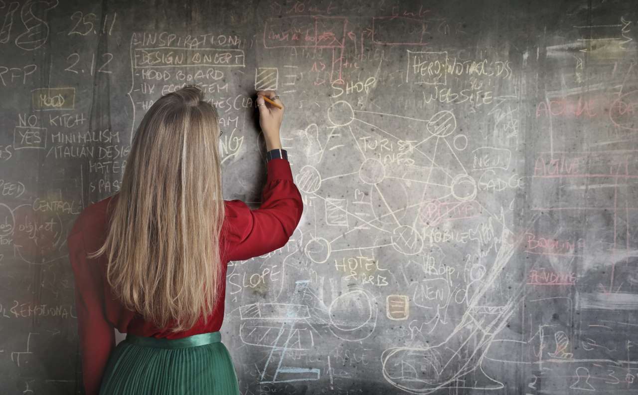 estudiante.-bachillerato-en-la-pizarra