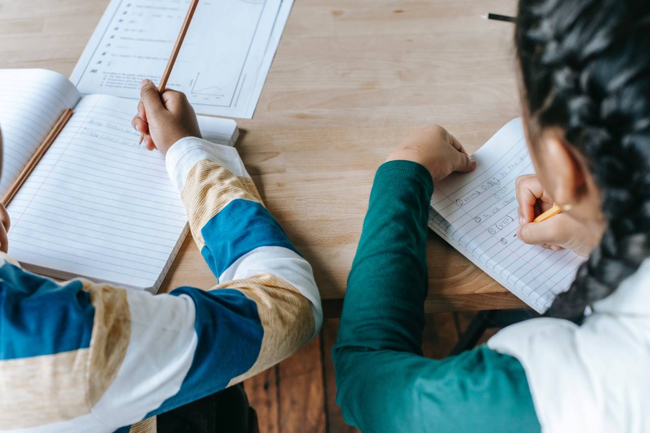 alumnos-estudiando-genitivo-sajón