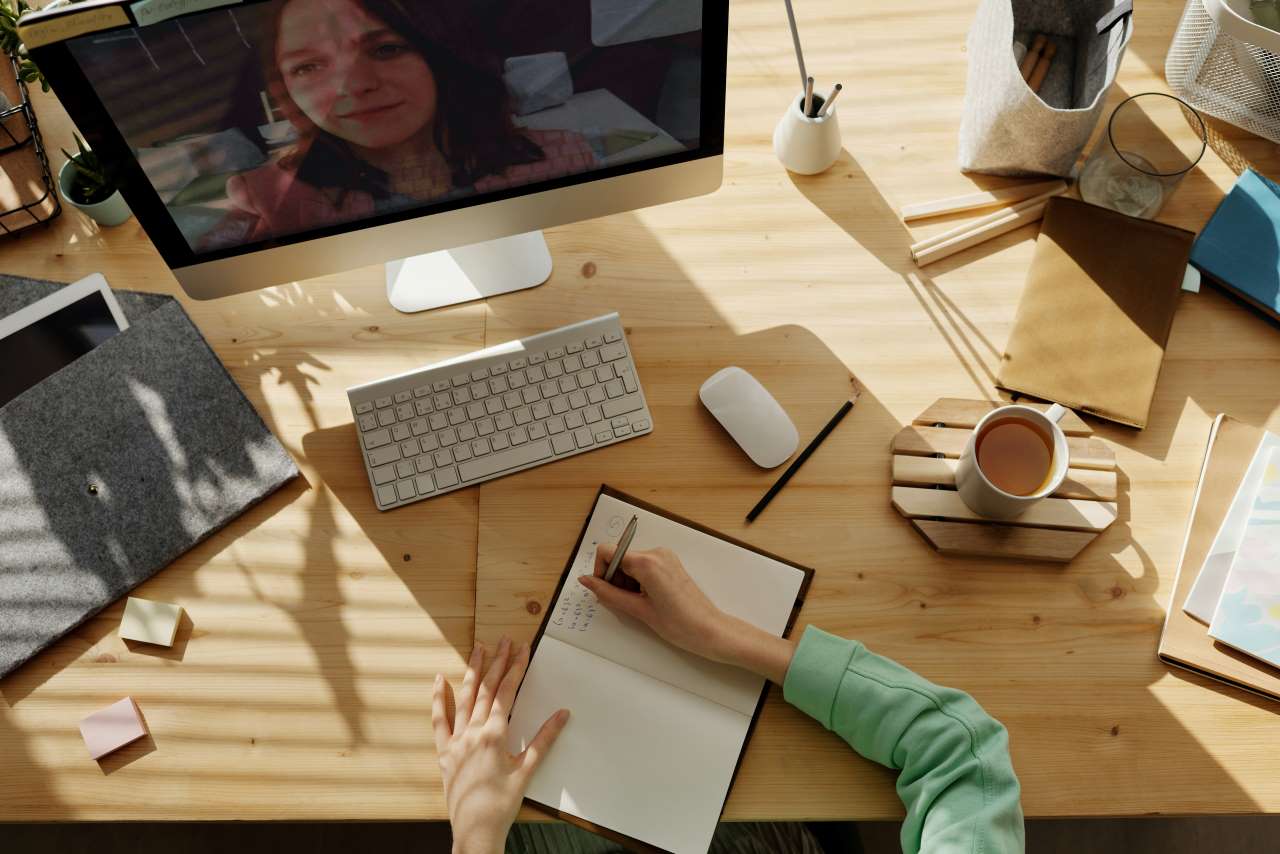 ¿Cuáles son las ventajas y desventajas de estudiar online?